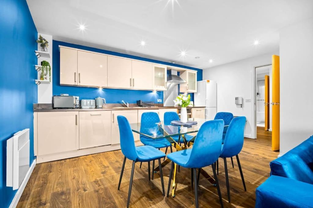 ברמינגהאם Spacious 2 Bed Apt B'Ham Cc With Parking Sleeps 7 מראה חיצוני תמונה